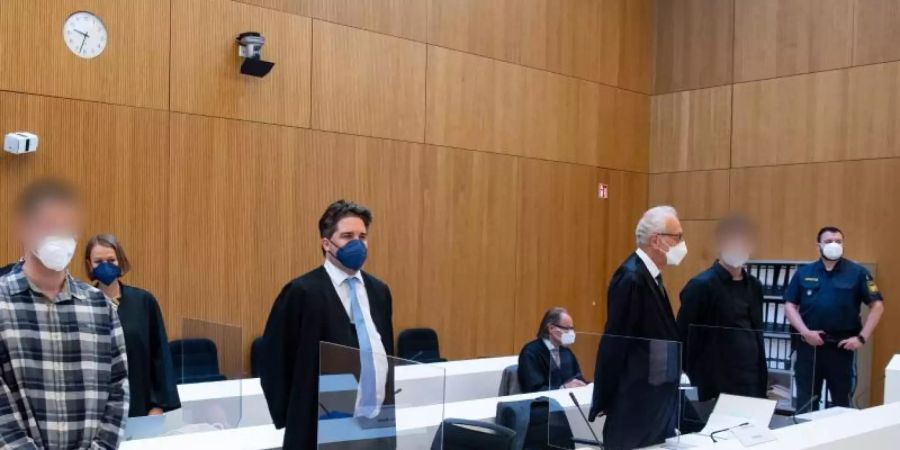 Im Prozess um den mutmasslichen Dreifachmord in Starnberg erhebt die Verteidigung eines der beiden Angeklagten Foltervorwürfe gegen die Ermittler. Foto: Sven Hoppe/dpa