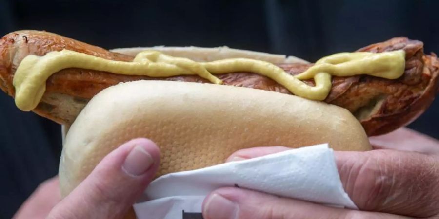 Falls es im südthüringischen Sonneberg nach Bratwurst riecht, könnte in der Nähe ein Impfzentrum sein. Foto: Hendrik Schmidt/dpa-Zentralbild/dpa