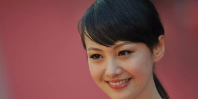 Zheng Shuang im April 2012 in Hongkong Zheng Shuang im April 2012 in Hongkong