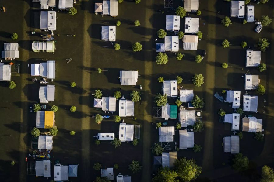 Ein überfluteter Campingplatz in Cheseaux-Noreaz VD am 19. Juli 2021.