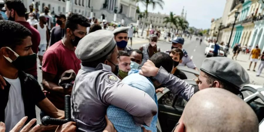 Festnahme bei Protesten in Kuba