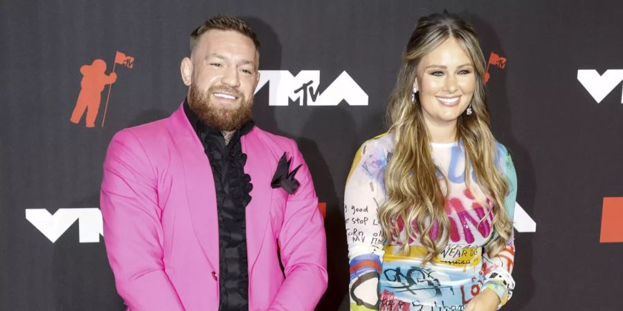 Conor McGregor (l.) und Dee Devlin (r.) bei den MTV Video Music Awards.