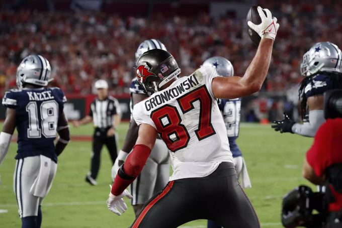 Rob Gronkowski (87) ist nach wie vor ein Star in der NFL. NFL