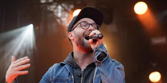Er fühlt sich jetzt glücklich: Mark Forster. Foto: Peter Endig/dpa-Zentralbild/dpa Er fühlt sich jetzt glücklich: Mark Forster. Foto: Peter Endig/dpa-Zentralbild/dpa