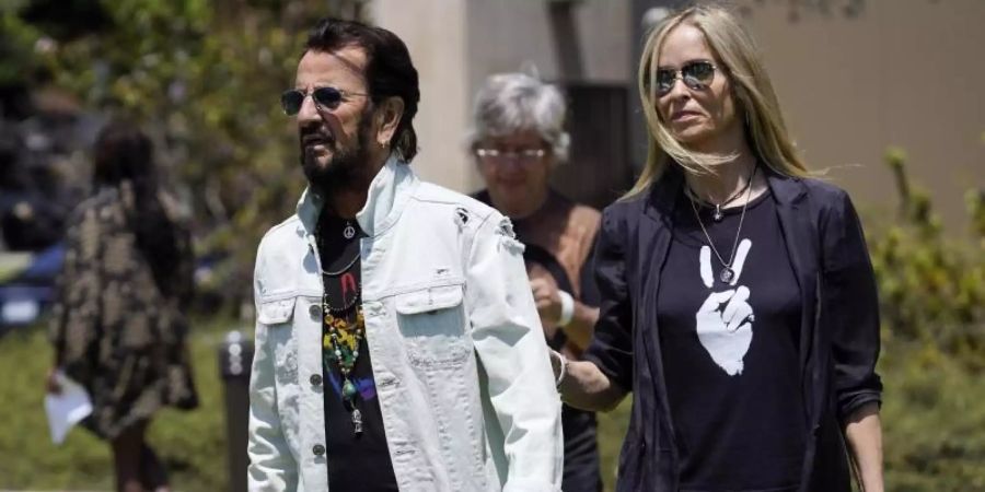 Ringo Starr und seine Frau Barbara Bach kommen zusammen zu seiner 81. Geburtstagsfeier in Beverly Hills. Foto: Chris Pizzello/Invision via AP/dpa