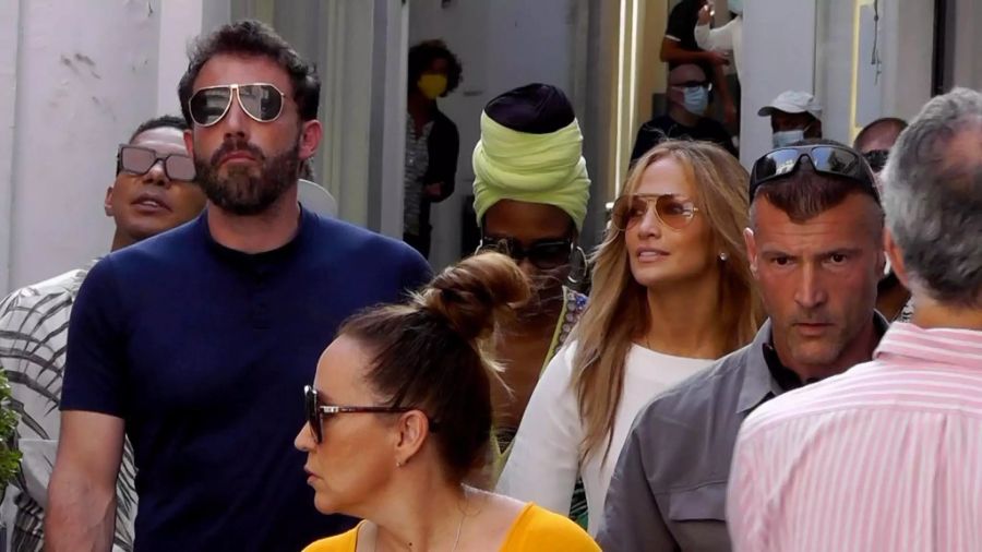 Jennifer Lopez und Ben Affleck schlendern gemeinsamen durch die Strassen.