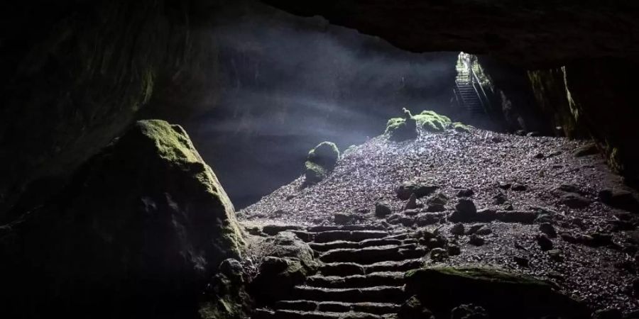 Die Blaue Grotte der Einhornhöhle, die als Schlüsselfundplatz für die Erforschung des Neandertalers im Norden gilt. Foto: Swen Pförtner/dpa/Archivbild