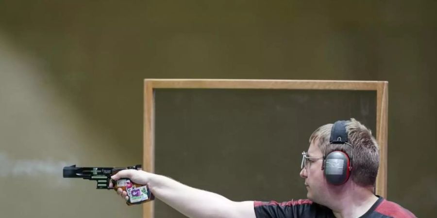 Schoss über die 25-Meter-Distanz an einer Medaille vorbei: Christian Reitz. Foto: Alex Brandon/AP/dpa