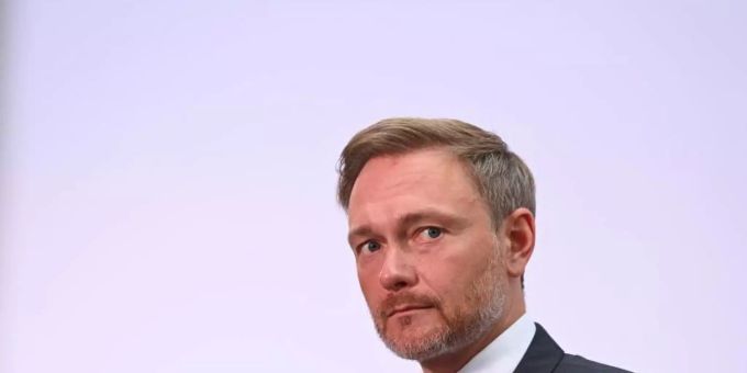 Christian Lindner könnte mit den Grünen in Vorgesprächen klären, welchen Kanzlerkandidaten man gemeinsam unterstützen will. Foto: Sebastian Kahnert/dpa-Zentralbild/dpa Christian Lindner könnte mit den Grünen in Vorgesprächen klären, welchen Kanzlerkandidaten man gemeinsam unterstützen will. Foto: Sebastian Kahnert/dpa-Zentralbild/dpa