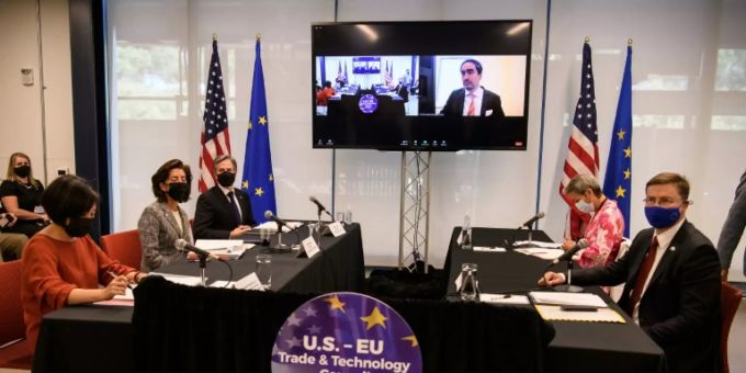 Delegationen der USA (l.) und der EU Delegationen der USA (l.) und der EU