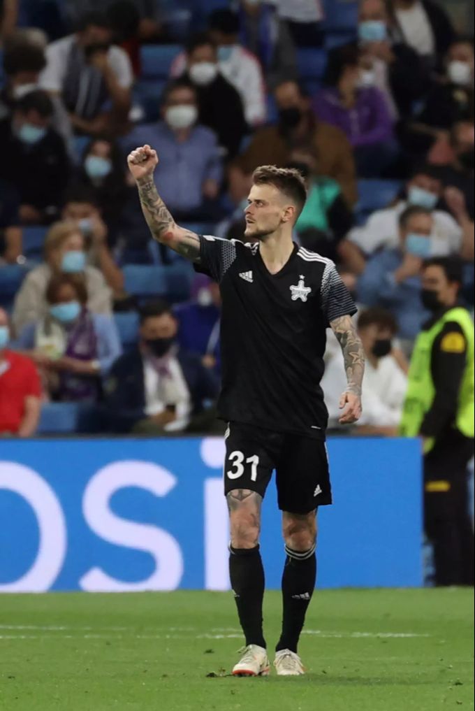 Nach seinem Siegtreffer gegen Real Madrid jubelt Sebastien Thill mit geballter Faust. Real Madrid