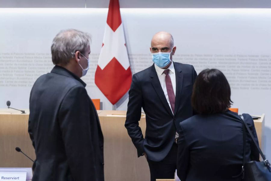 Heute tritt Patrick Mathys auch regelmässig an den Bundesrats-Pressekonferenzen auf.