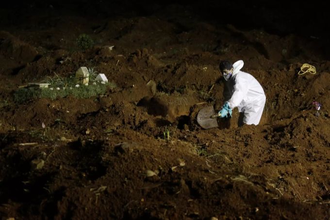 Die Totengräber in Brasilien haben alle Hände voll zu tun: Das Land meldet seit mehreren Tagen Rekordwerte von Corona-Opfern. Brasilien Coronavirus