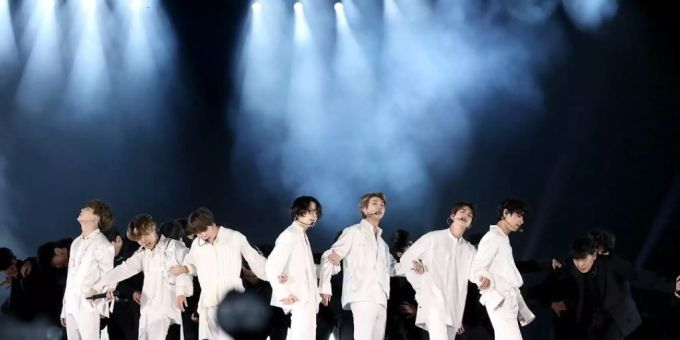 ARCHIV - Die südkoreanische Boyband BTS tritt während eines Konzerts im King Fahd International Stadion auf. (Archivbild) Foto: -/YNA/dpa bts