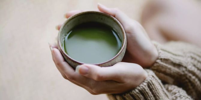 Tasse mit Matcha Tee