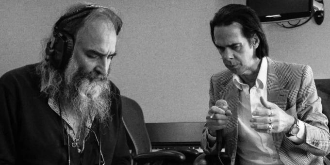 Seit vielen Jahren ein eingespieltes Team: Warren Ellis und Nick Cave. Foto: Joel Ryan/dpa Seit vielen Jahren ein eingespieltes Team: Warren Ellis und Nick Cave. Foto: Joel Ryan/dpa