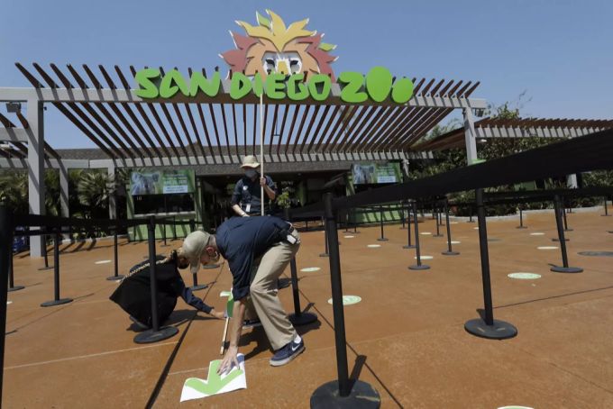 Der Eingangsbereich des Zoos in San Diego wird Corona-konform. zoo san diego