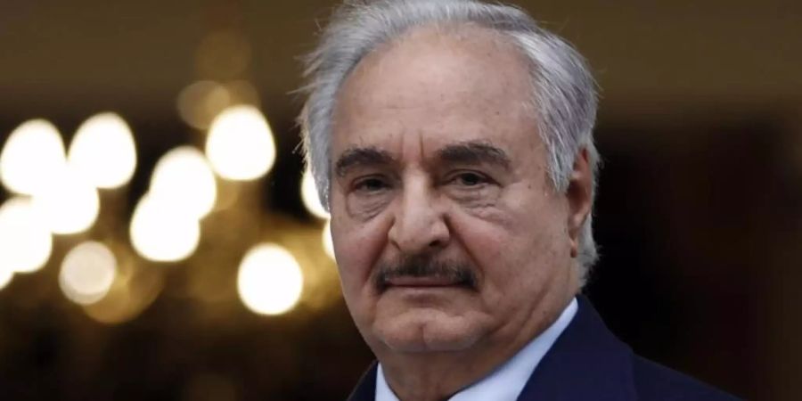 Der lybische Warlord Chalifa Haftar soll von einem Trump-Unterstützer beraten worden sein, so die UN. Foto: Thanassis Stavrakis/AP/dpa
