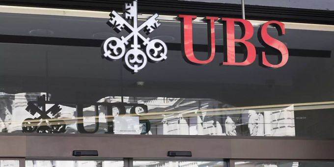 Die UBS hat im ersten Quartal von der guten Entwicklung an den Finanzmärkten profitiert und mehr verdient als im Vorjahr. (Themenbild) UBS