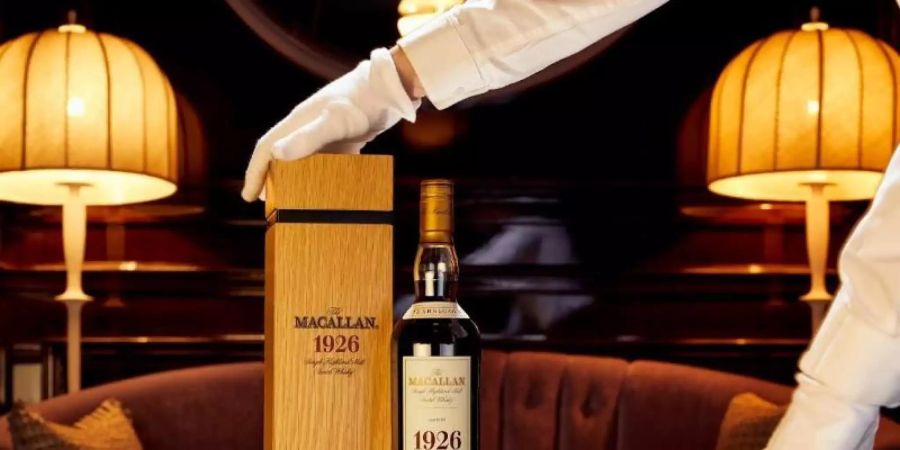 Millionen-Objekt: Ein Whisky der Marke «The Macallan 1926 Fine and Rare». Foto: Peter Dibdin/Whisky Auctioneer/dpa