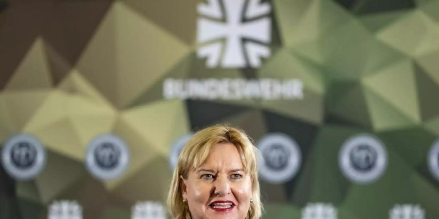 Eva Högl (SPD) spricht in der Führungsakademie der Bundeswehr. Foto: Axel Heimken/dpa/Archiv