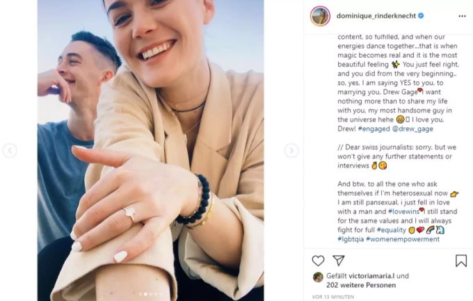 Dominique Rinderknecht posiert mit dem Verlobungsring im Sommer. dominiqe rinderknecht