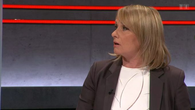 Elisabeth Schneider-Schneiter von der Parteileitung «Die Mitte» ist der Meinung, dass sich jetzt alle Parteien zusammenraufen müssen. «Arena»