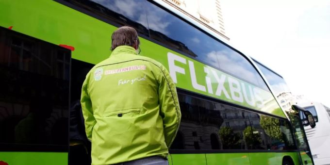 Milliardär Kühne investiert in Flixbusse, die es bereits in einigen europäischen Ländern und in den USA gibt. (Symbolbild) Flixbusse Milliardär Kühne