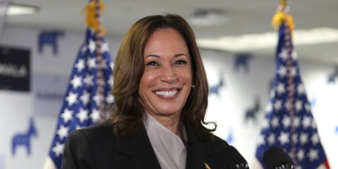 Kamala Harris Porträt Lächeln