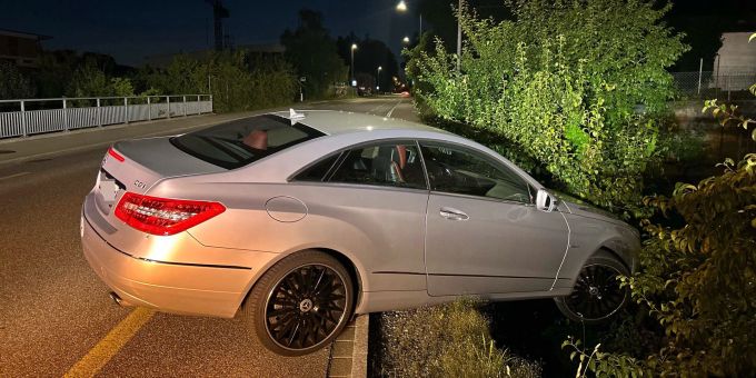Remetschwil: Betrunkener verursacht Selbstunfall. Betrunkener verursacht Selbstunfall.
