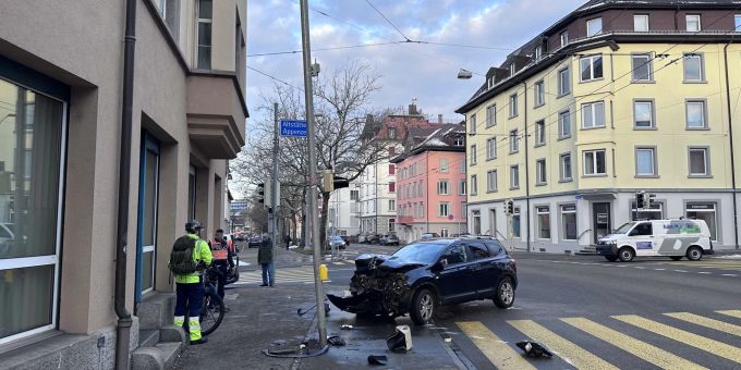 Kollision mit Singalanlage in St. Gallen. Kollision mit Singalanalge