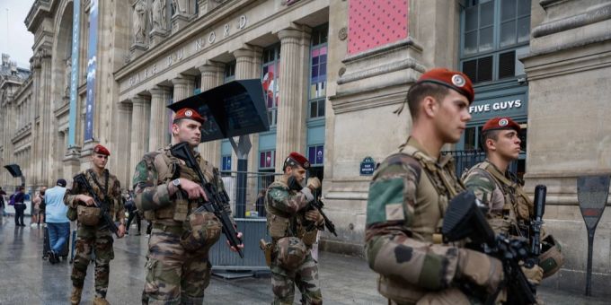 Am Pariser Gare du Nord wurde eine Weltkriegsbombe gefunden. (Symbolbild) Paris GareduNord Weltkriegsbombe