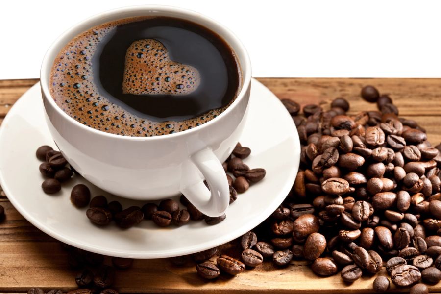 tasse kaffee und bohnen
