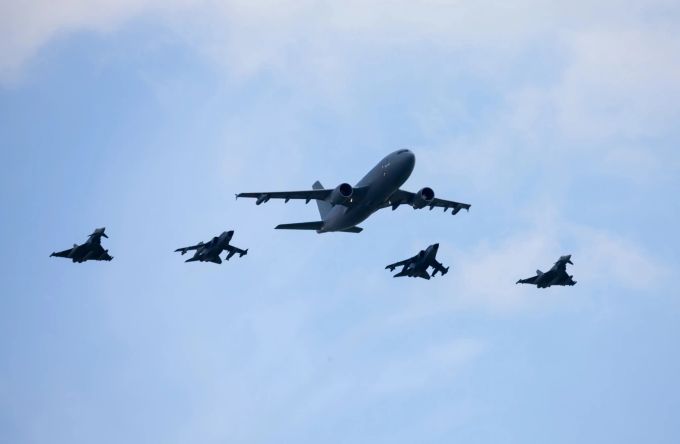 Die deutschen Flugzeuge eskortierten das russische Flugzeug aus dem Nato-nahen Luftraum nahe Rügen. (Symbolbild) deutschen Flugzeuge rügen