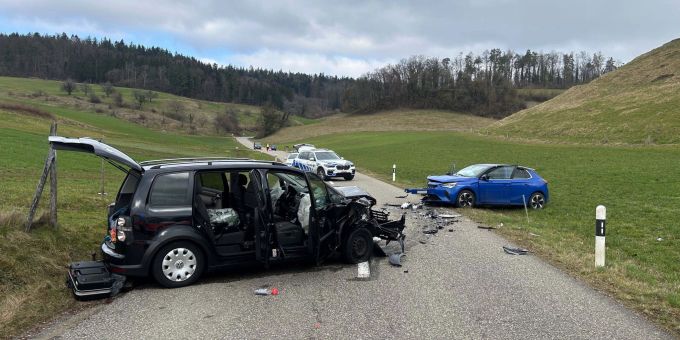 Heftige Frontalkollision in Elfingen. Heftige Frontalkollision
