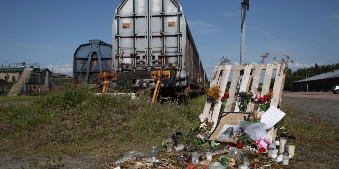 Nach dem Mord an einem 14-jährigen Mädchen im südschwedischen Landskrona ist am Tatort in einem Industriegebiet ein Gedenkort voller Kerzen, Blumen und Briefe entstanden. (Archivbild) Industriegebiet
