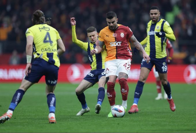 Galatasaray und Fenerbahce trennen sich 0:0. Galatasaray