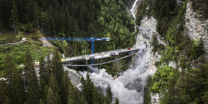 Sprengung des alten Castielerviadukts auf der Arosalinie der Rhaetischen Bahn RhB, am Montag, 13. Mai 2024, in Chur. Sprengung