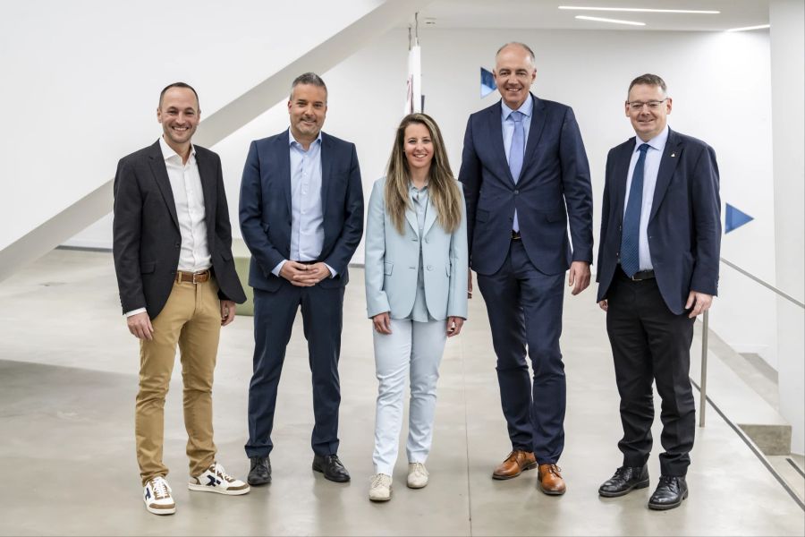 Von links nach rechts: Mathias Reynard (SP), Stéphane Ganzer (FDP), Franziska Biner (Mitte), Christophe Darbellay (Mitte) und Franz Ruppen (SVP).