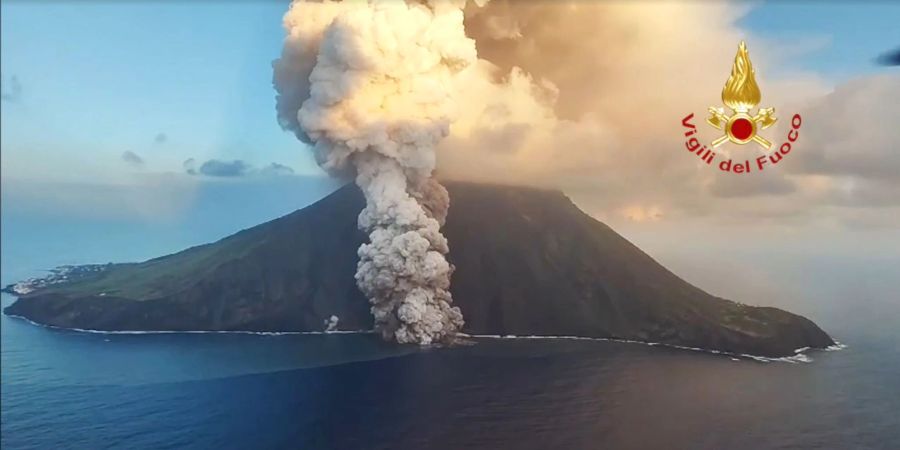 Aus Sorge vor einem schweren Ausbruch des Vulkans Stromboli gilt Alarmstufe rot.