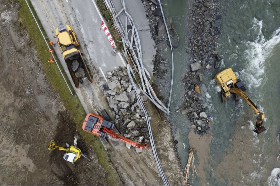 Vor weniger als zwei Wochen wurde die A13 stark beschädigt.