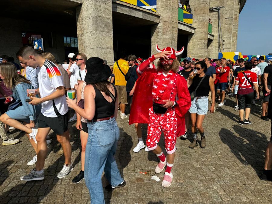 Die Nati-Fans warten auf den Anpfiff.