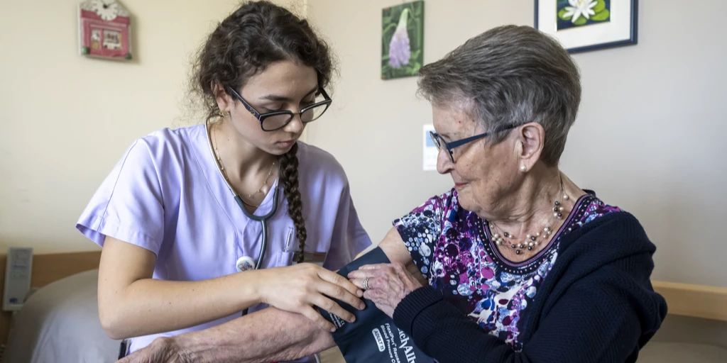 Both Basel start training offensive in the nursing sector