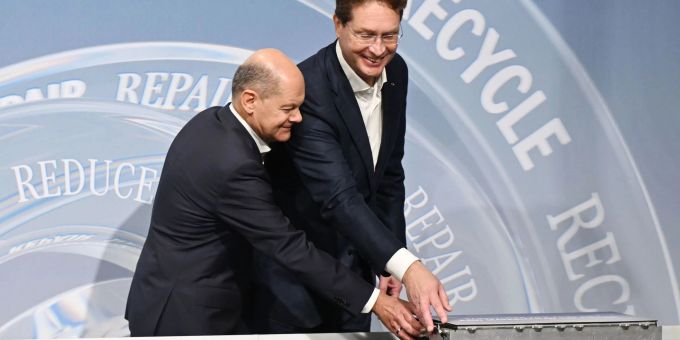 Mercedes-Benz eröffnet ein Batterie-Recycling-Werk. (Archivbild) E-Auto-Batterien