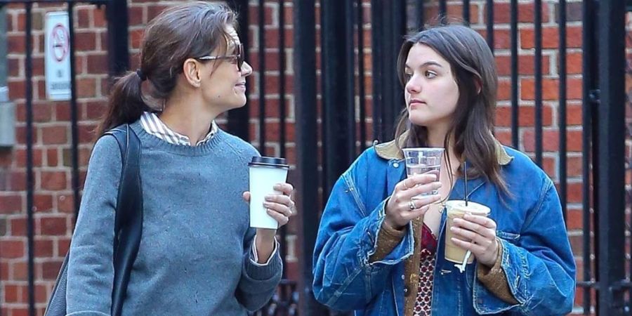 Katie Holmes und ihre Tochter Suri schlendern durch New York.