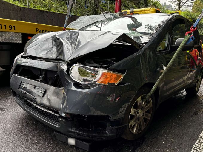 Am Auto entstand ein Totalschaden. Totalschaden