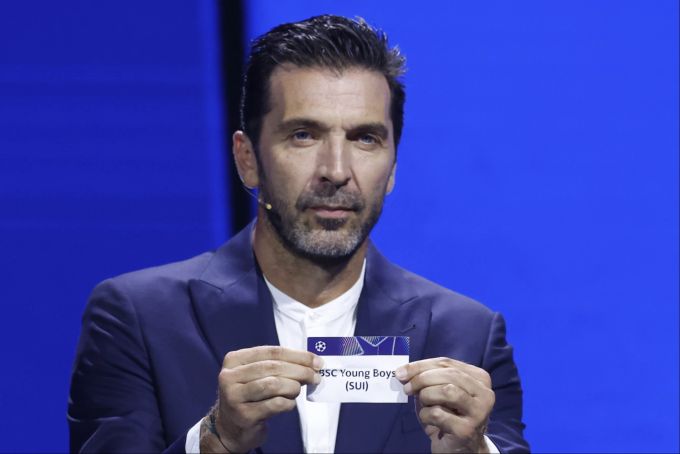 Appearance at CL draw causes ridicule – because of earring!