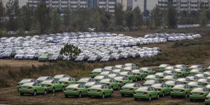 Die Extrazölle der EU auf das chinesische Elektroauto sind um Mitternacht in Kraft getreten. BYD-Autos stehen vor der Fabrik in China. (Archivbild) China Elektroauto Zölle EU