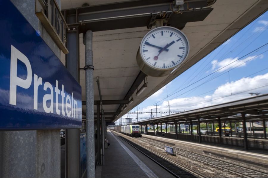 Am Bahnhof in Pratteln BL lebte über Wochen hinweg eine obdachlose Rumänin – doch plötzlich verschwand sie.