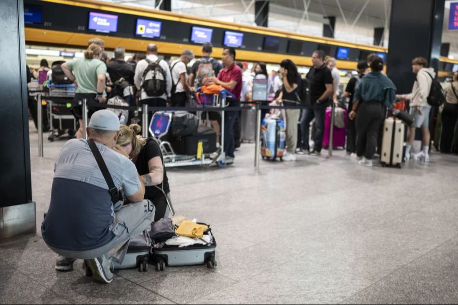 Trotzdem: Nicht alle Mitarbeitenden im Flughafen haben ihre «Hellos» und «Goodbyes» gut geübt.